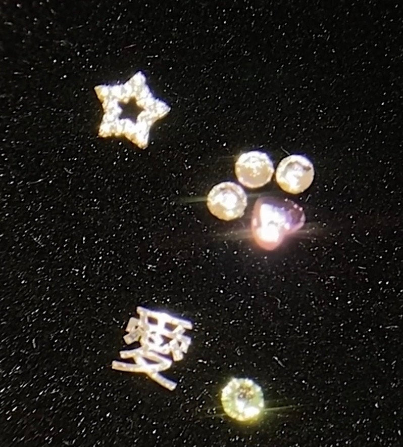 愛 Love Tooth Gem | Titanium Charm
