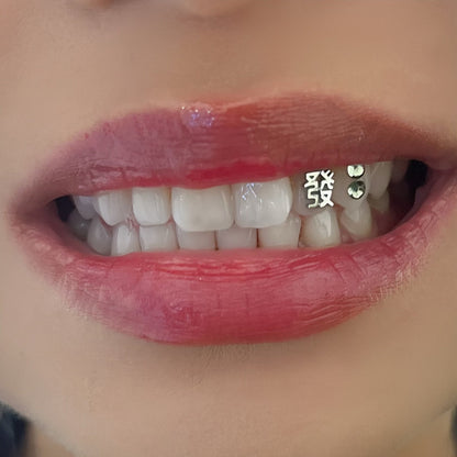 發 Prosperity Tooth Gem | Titanium Charm